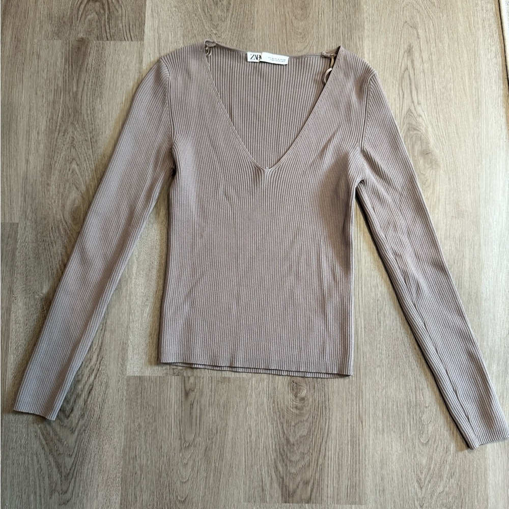 Zara Women's Ribbed V-Neck Top Long sleeve - Taupe size medium